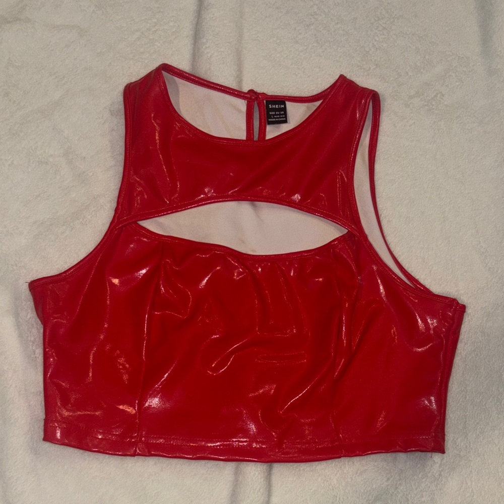 Cropped red latex shirt